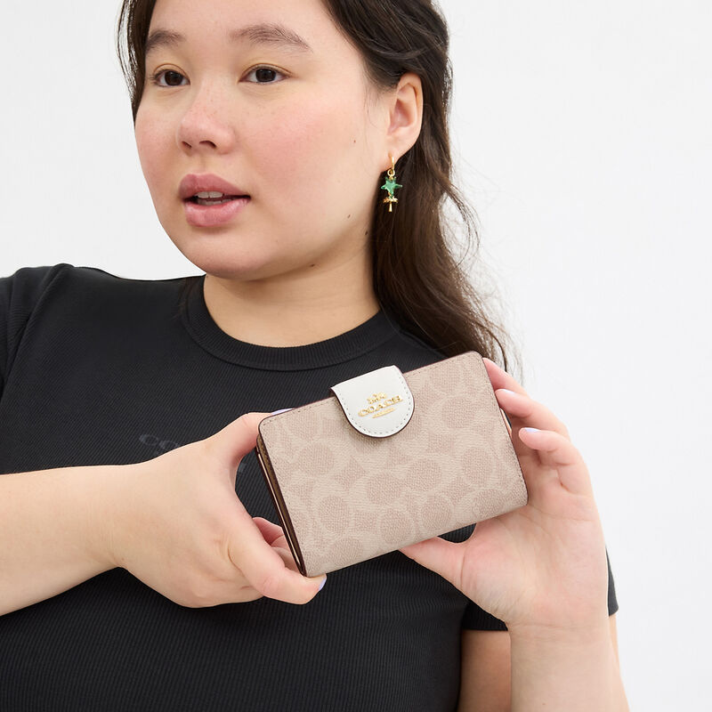 Medium Corner Zip Wallet In Signature Canvas, IM/SAND/CHALK, hi-res image number 3