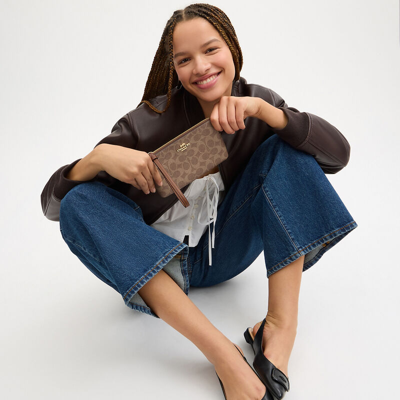 Large Corner Zip Wristlet In Signature Canvas, IM/TAN/BROWN, hi-res image number 3